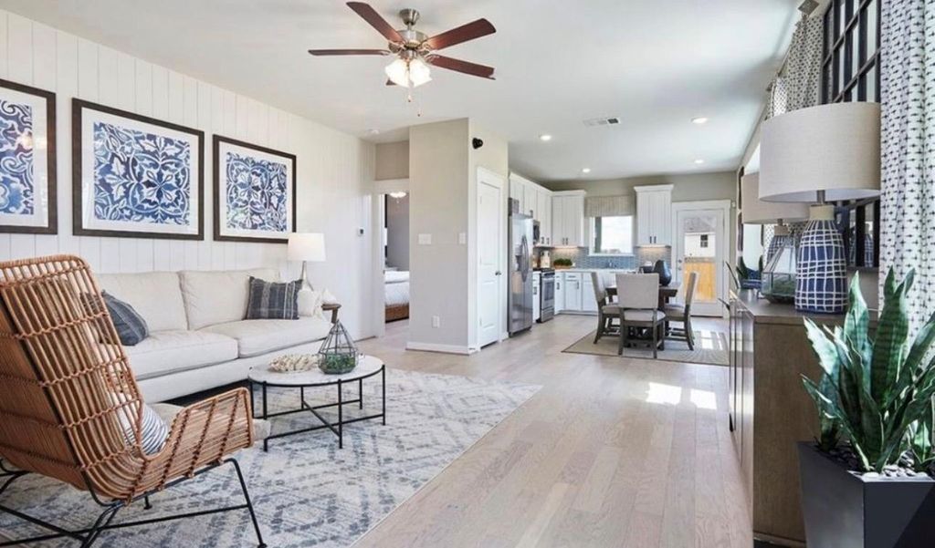 2317 Calvert DR, Leander, TX 78641