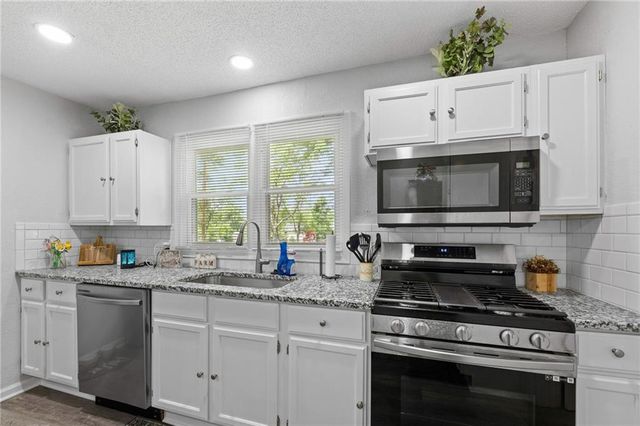 18710 S Mullen Drive, Belton, MO 64012