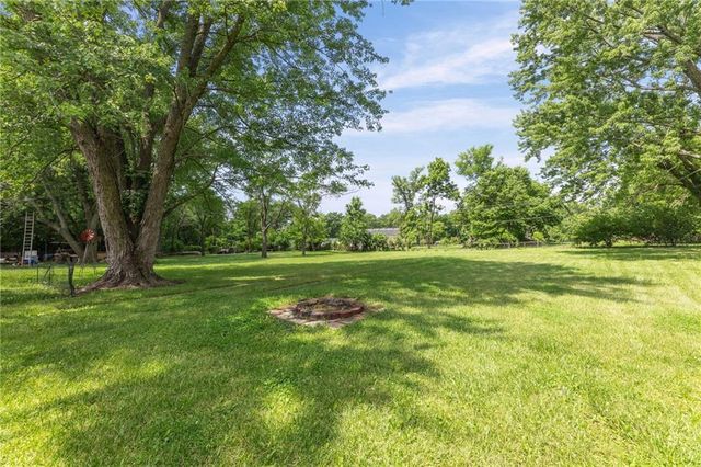 18710 S Mullen Drive, Belton, MO 64012