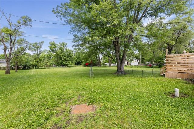 18710 S Mullen Drive, Belton, MO 64012