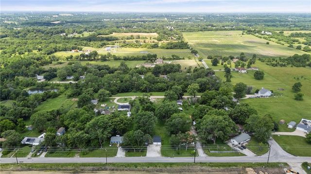 18710 S Mullen Drive, Belton, MO 64012