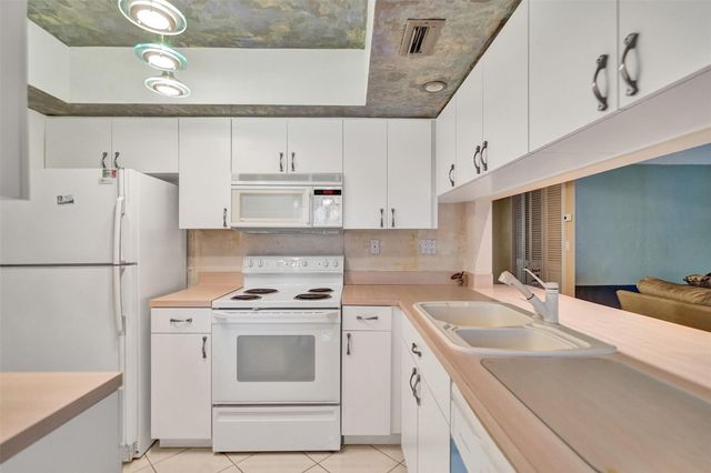 3000 NE 48th Street 206, Fort Lauderdale, FL 33308