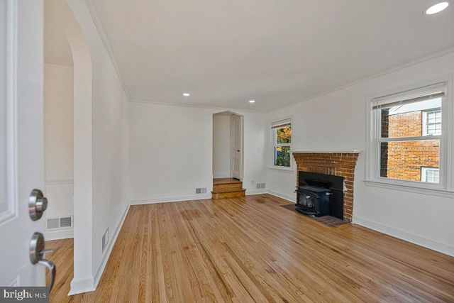 4822 WOODLAWN DR, Hyattsville, MD 20784