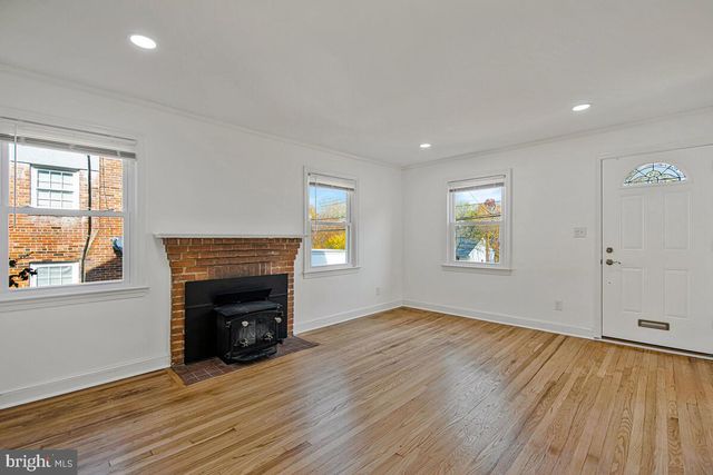 4822 WOODLAWN DR, Hyattsville, MD 20784