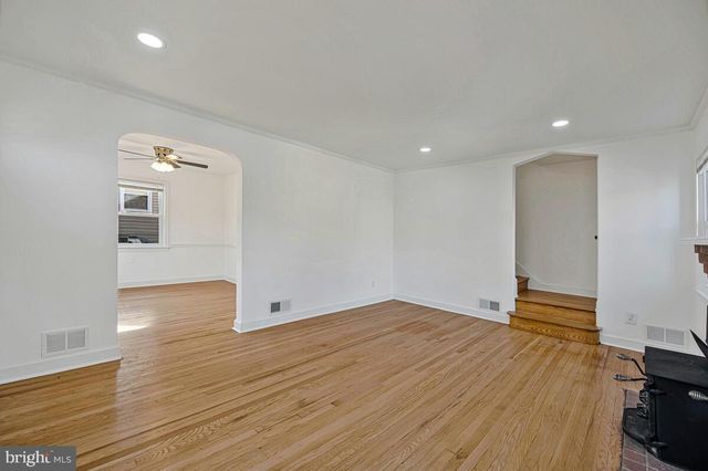 4822 WOODLAWN DR, Hyattsville, MD 20784