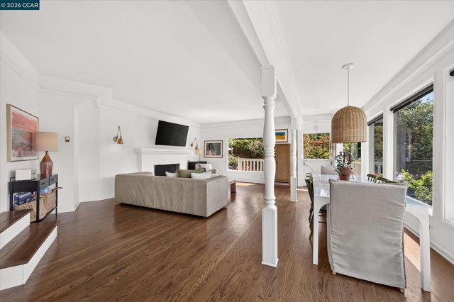 112 Camino Sobrante, Orinda, CA 94563
