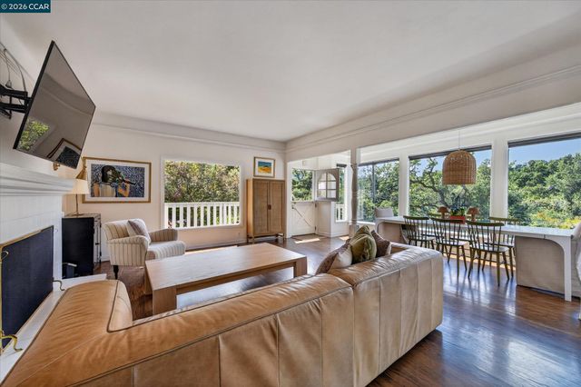 112 Camino Sobrante, Orinda, CA 94563
