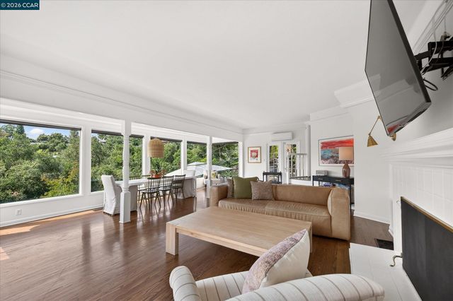 112 Camino Sobrante, Orinda, CA 94563