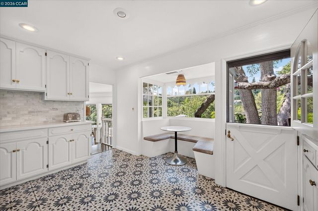 112 Camino Sobrante, Orinda, CA 94563