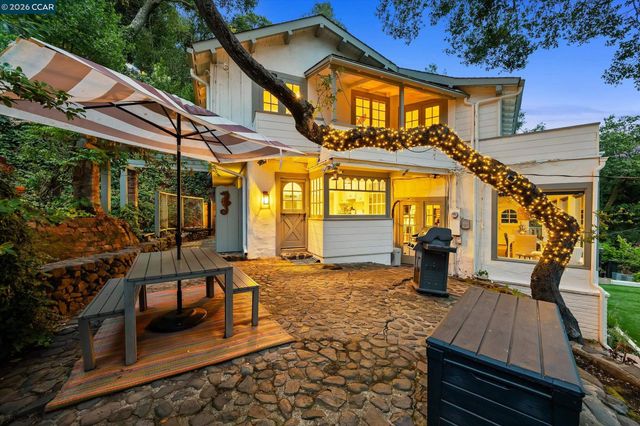 112 Camino Sobrante, Orinda, CA 94563