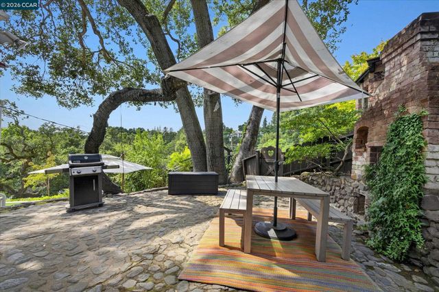 112 Camino Sobrante, Orinda, CA 94563