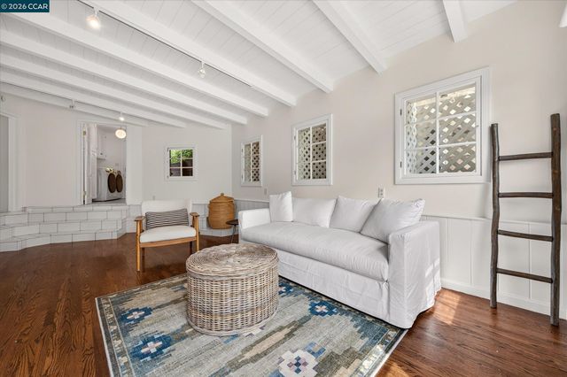 112 Camino Sobrante, Orinda, CA 94563