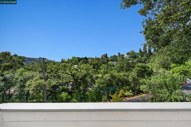 112 Camino Sobrante, Orinda, CA 94563