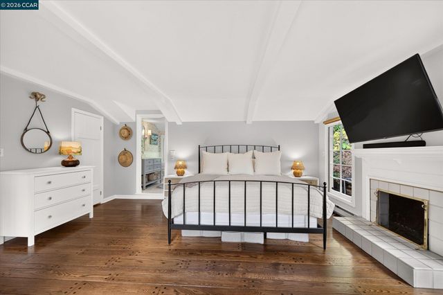 112 Camino Sobrante, Orinda, CA 94563