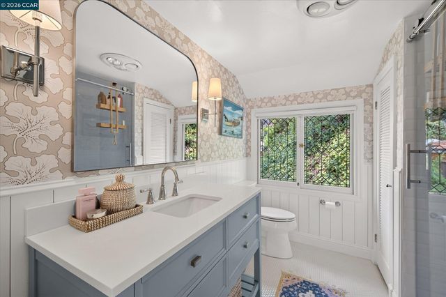 112 Camino Sobrante, Orinda, CA 94563