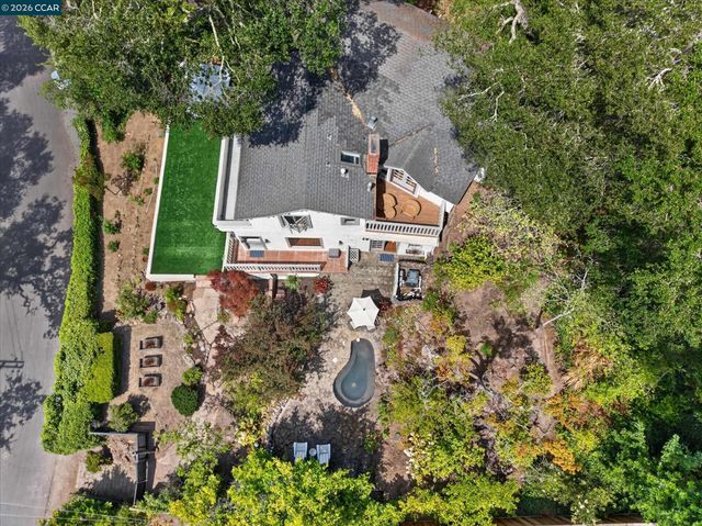 112 Camino Sobrante, Orinda, CA 94563