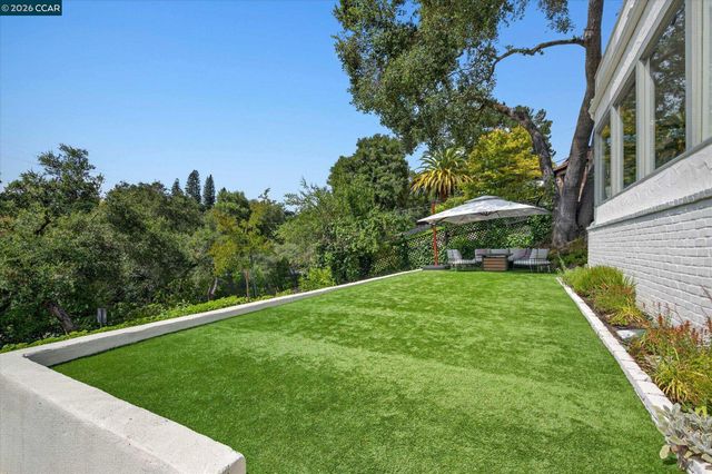 112 Camino Sobrante, Orinda, CA 94563