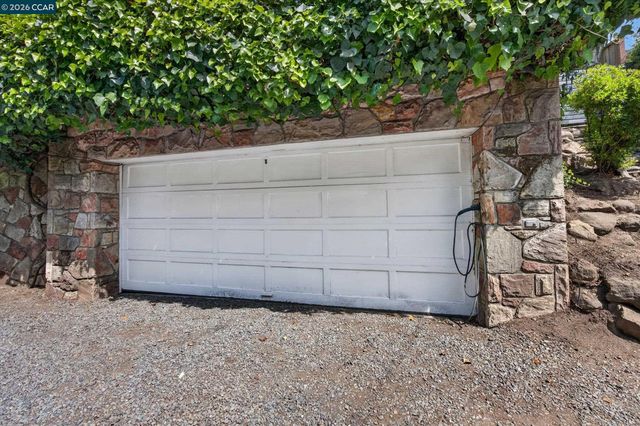 112 Camino Sobrante, Orinda, CA 94563