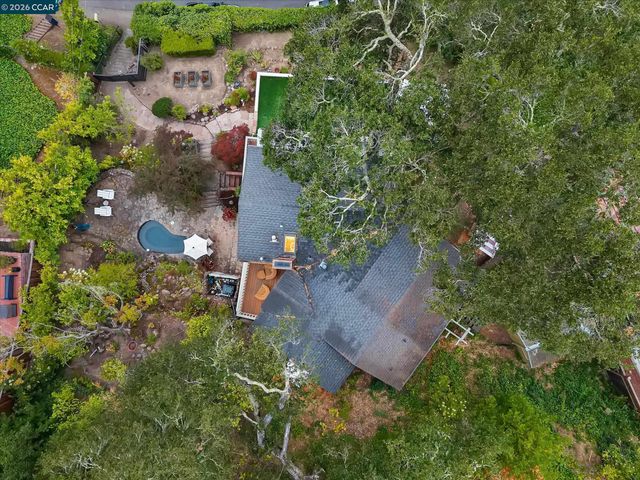 112 Camino Sobrante, Orinda, CA 94563
