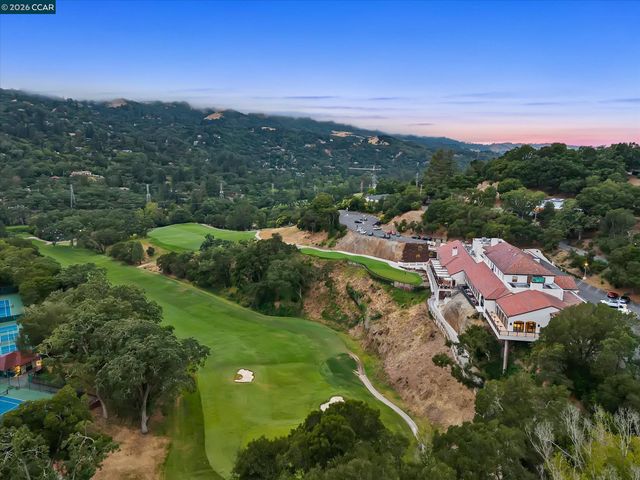 112 Camino Sobrante, Orinda, CA 94563