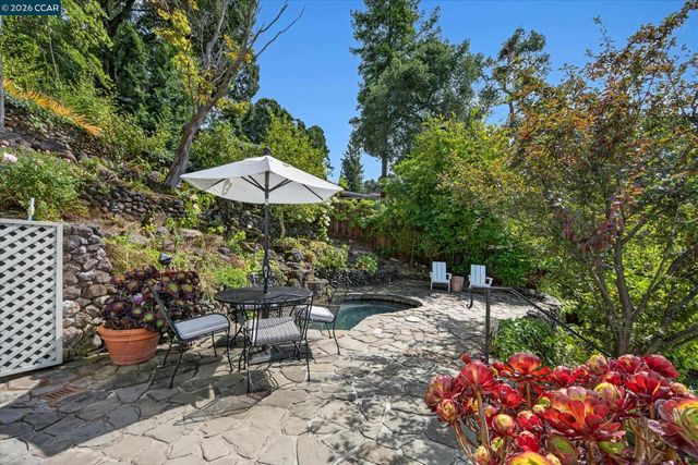 112 Camino Sobrante, Orinda, CA 94563