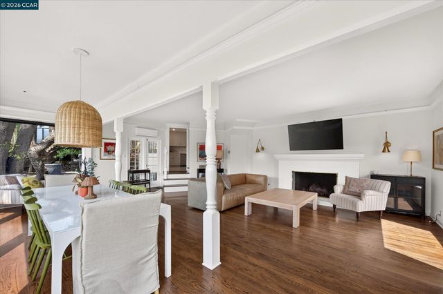 112 Camino Sobrante, Orinda, CA 94563