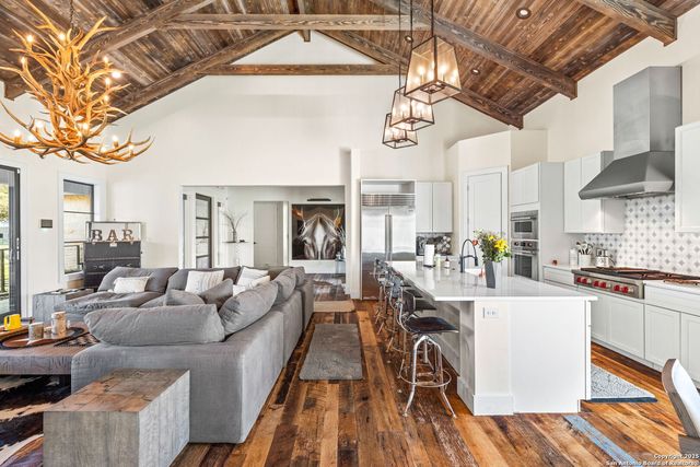 1146 SISTERDALE RD, Boerne, TX 78006