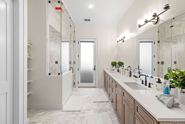 1146 SISTERDALE RD, Boerne, TX 78006