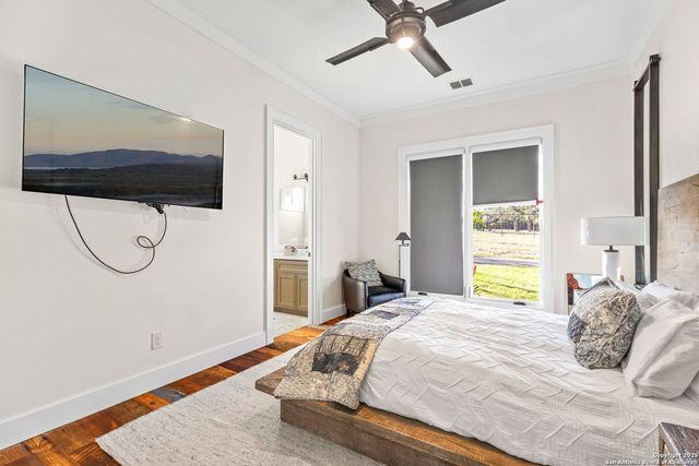 1146 SISTERDALE RD, Boerne, TX 78006