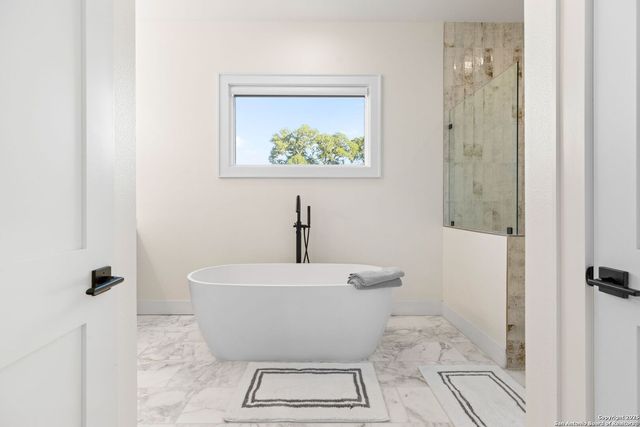 1146 SISTERDALE RD, Boerne, TX 78006