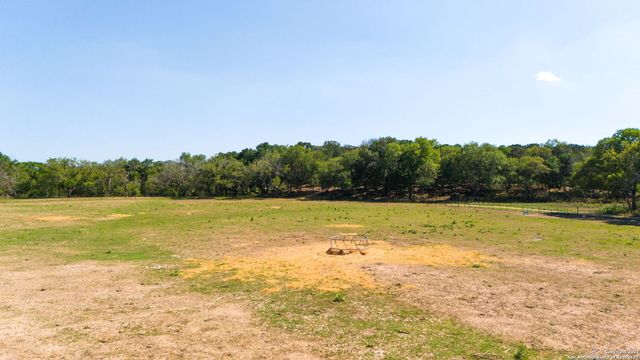 1146 SISTERDALE RD, Boerne, TX 78006