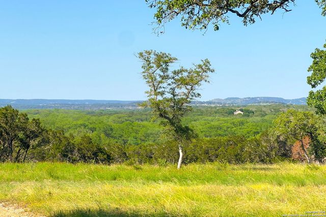 1146 SISTERDALE RD, Boerne, TX 78006