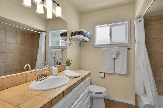2704 06 Deerpark Dr, San Diego, CA 92110
