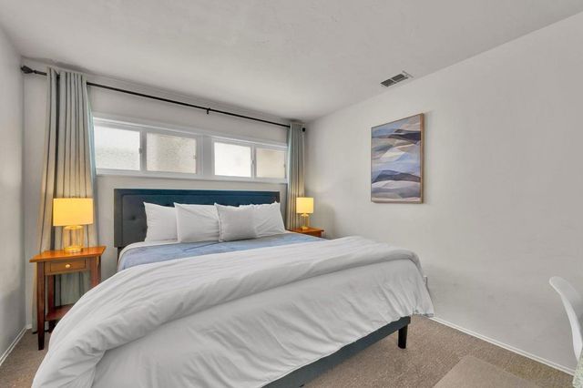 2704 06 Deerpark Dr, San Diego, CA 92110
