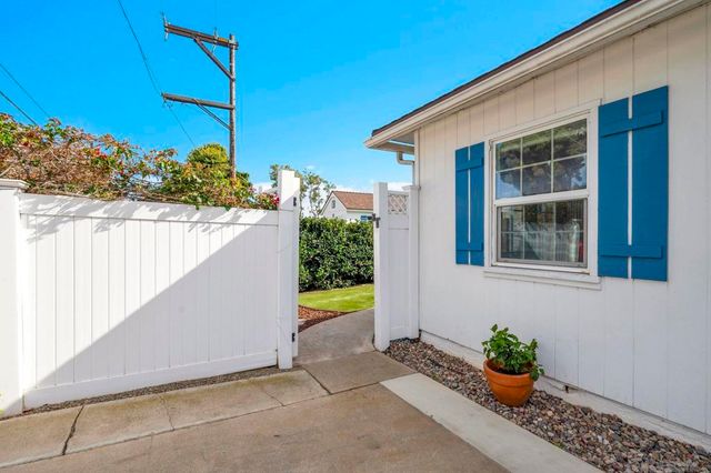 2704 06 Deerpark Dr, San Diego, CA 92110