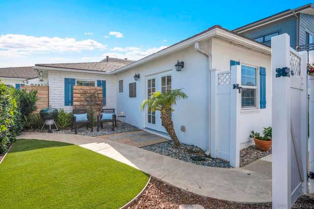 2704 06 Deerpark Dr, San Diego, CA 92110