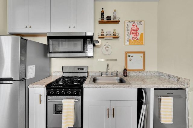 2704 06 Deerpark Dr, San Diego, CA 92110