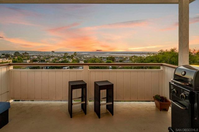 2704 06 Deerpark Dr, San Diego, CA 92110