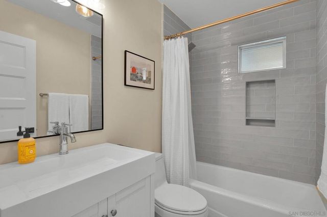 2704 06 Deerpark Dr, San Diego, CA 92110