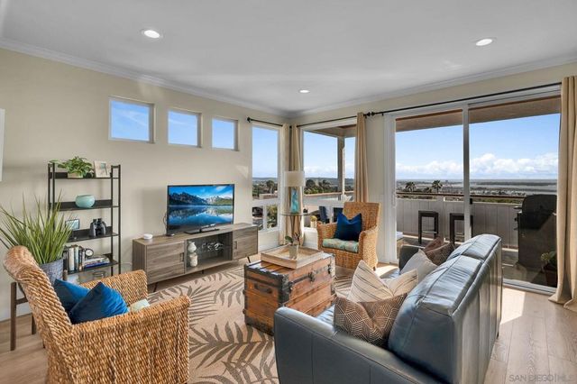 2704 06 Deerpark Dr, San Diego, CA 92110