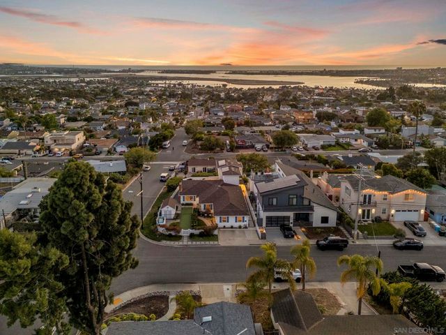 2704 06 Deerpark Dr, San Diego, CA 92110