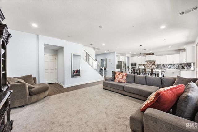 826 Jacob Creek Drive, Bakersfield, CA 93314