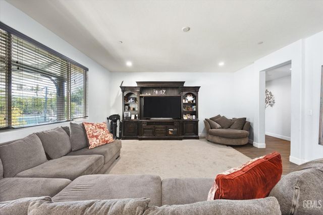 826 Jacob Creek Drive, Bakersfield, CA 93314