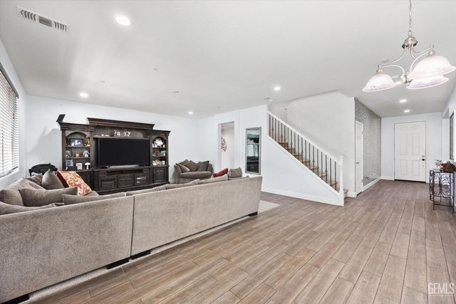826 Jacob Creek Drive, Bakersfield, CA 93314