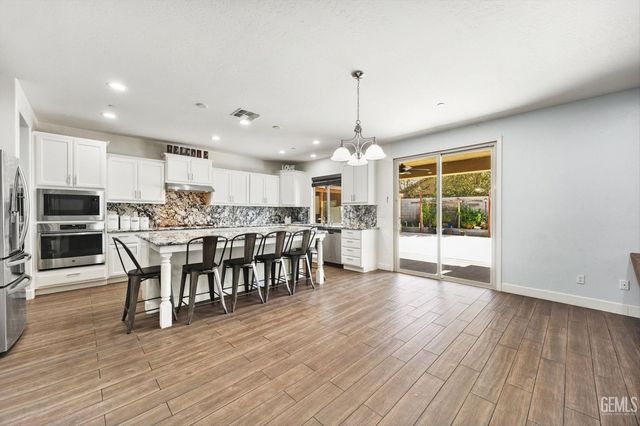 826 Jacob Creek Drive, Bakersfield, CA 93314
