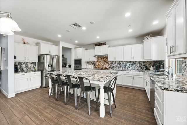 826 Jacob Creek Drive, Bakersfield, CA 93314