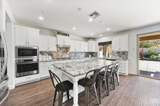 826 Jacob Creek Drive, Bakersfield, CA 93314