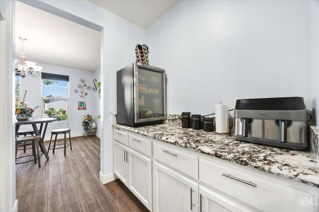826 Jacob Creek Drive, Bakersfield, CA 93314
