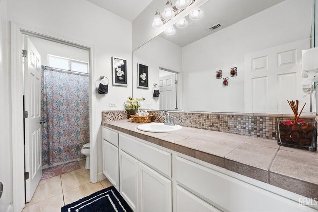 826 Jacob Creek Drive, Bakersfield, CA 93314