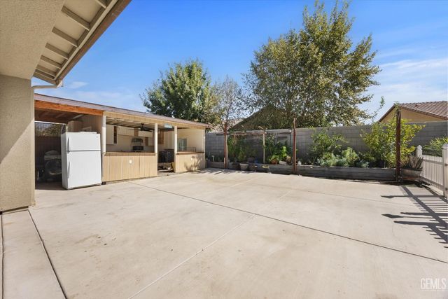826 Jacob Creek Drive, Bakersfield, CA 93314